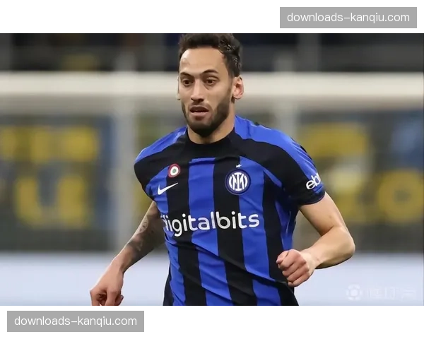 国际米兰中场恰尔汗奥卢右腿内收肌拉伤,缺席对阵博德闪耀关键战 国际米兰中场恰尔汗奥卢右腿内收肌拉伤,缺席对阵博德闪耀关键战