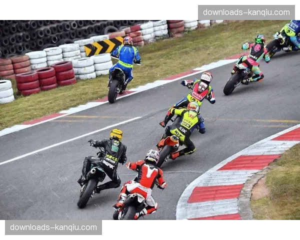 技术镜头:慢动作解析冠军车手下坡时“滑胎过弯”的控车技巧 技术镜头:慢动作解析冠军车手下坡时“滑胎过弯”的控车技巧